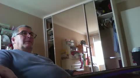 Snapshot of chalkstall chatting on October 5, 8:01 am Chalky online show from October 5, 8:01 am