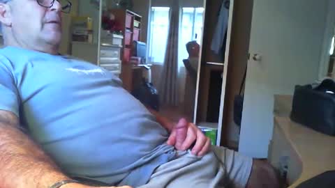 Snapshot of chalkstall chatting on October 22, 9:31 am Chalky online show from October 22, 9:31 am