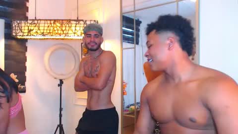 Snapshot of champion_doll chatting on February 9, 7:19 pm aurora and lian online show from February 9, 7:19 pm