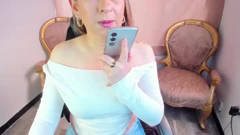 Snapshot of chanel_gold chatting on July 17, 4:45 pm online show from July 17, 4:45 pm