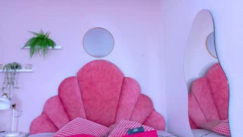 Snapshot of chaneladamss_ chatting on November 25, 1:00 pm C H A N E L online show from November 25, 1:00 pm