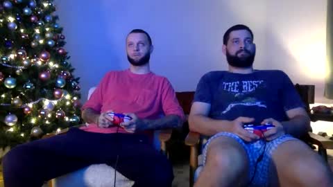 Snapshot of change340 chatting on December 4, 2:09 am TATS AND TANNED online show from December 4, 2:09 am