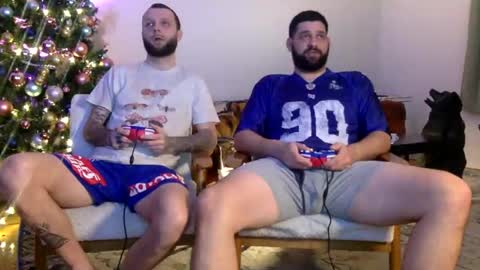 Snapshot of change340 chatting on December 17, 1:50 am TATS AND TANNED online show from December 17, 1:50 am