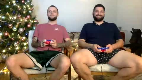 Snapshot of change340 chatting on December 18, 1:26 am TATS AND TANNED online show from December 18, 1:26 am