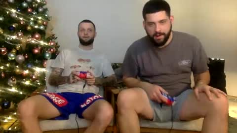 Snapshot of change340 chatting on December 20, 1:58 am TATS AND TANNED online show from December 20, 1:58 am