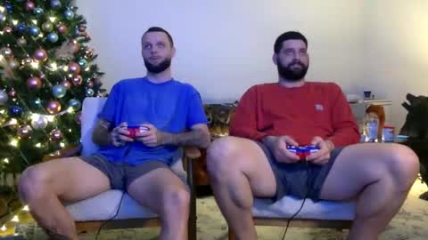 Snapshot of change340 chatting on December 23, 12:14 am TATS AND TANNED online show from December 23, 12:14 am