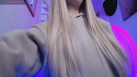 channel_blonde_a online show from April 13, 8:36 pm