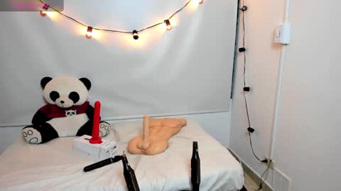 Snapshot of channel_brunette chatting on December 13, 8:26 pm Chanel online show from December 13, 8:26 pm