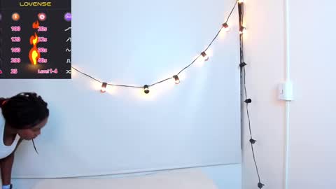 Snapshot of channel_brunette chatting on December 29, 12:12 pm Chanel online show from December 29, 12:12 pm
