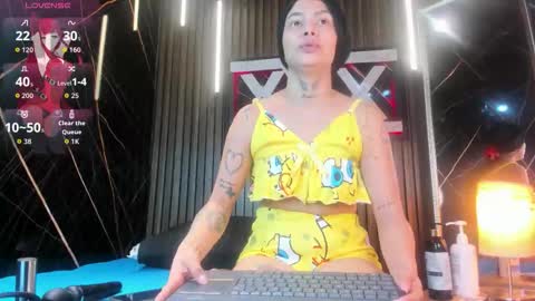 Snapshot of channel_guss chatting on November 16, 5:18 pm Channel Guss online show from November 16, 5:18 pm