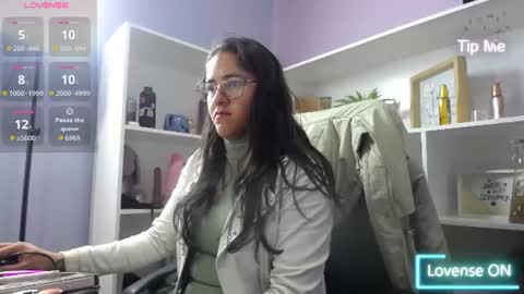 Snapshot of chantal_adams0 chatting on June 26, 1:26 pm chantal online show from June 26, 1:26 pm