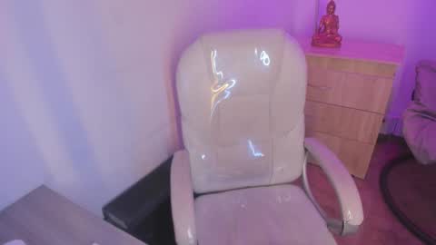 Snapshot of chantall_valkoba chatting on December 16, 5:34 am Chantall online show from December 16, 5:34 am