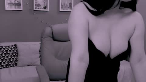 The Queen online show from January 12, 2:41 pm