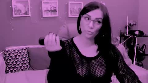 The Queen online show from March 8, 11:19 pm