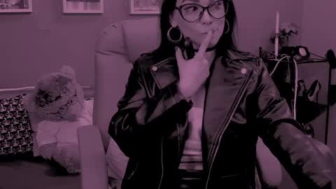 The Queen online show from March 29, 2:11 am