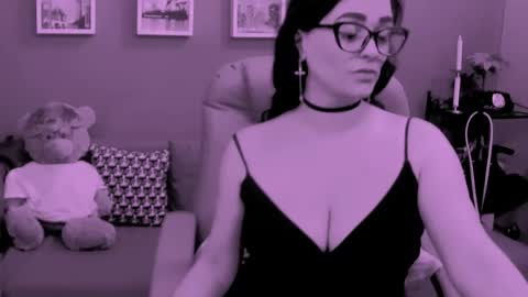 The Queen online show from April 24, 8:00 pm