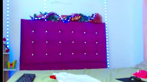 Snapshot of chantalsemenova2023 chatting on December 15, 1:13 am chantal sweety and horny latina for u online show from December 15, 1:13 am