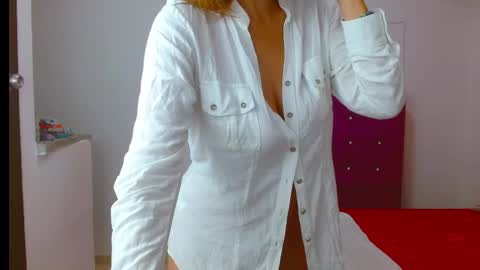 Snapshot of chantalsemenova2023 chatting on January 8, 10:16 pm chantal sweety and horny latina for u online show from January 8, 10:16 pm