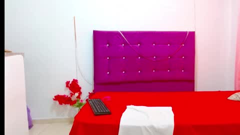 Snapshot of chantalsemenova2023 chatting on January 15, 5:58 pm chantal sweety and horny latina for u online show from January 15, 5:58 pm