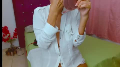 Snapshot of chantalsemenova2023 chatting on January 25, 11:44 am chantal sweety and horny latina for u online show from January 25, 11:44 am
