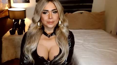 charismatic_apple online show from February 3, 6:13 pm