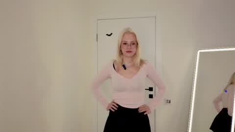 Snapshot of charleneculliver chatting on May 30, 8:11 am Tessa online show from May 30, 8:11 am
