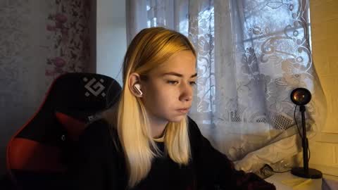 Snapshot of charleneschonert chatting on November 11, 7:52 am Nancy online show from November 11, 7:52 am