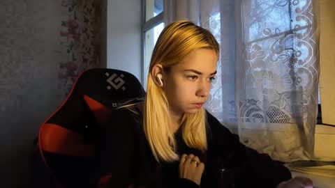 Snapshot of charleneschonert chatting on November 18, 7:46 am Nancy online show from November 18, 7:46 am