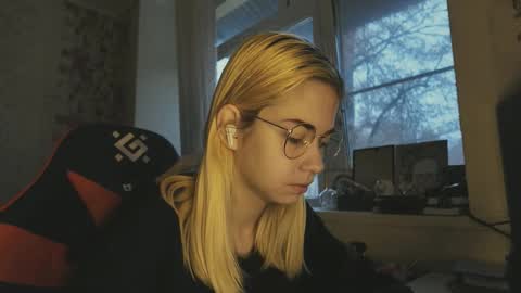 Snapshot of charleneschonert chatting on November 22, 8:13 am Nancy online show from November 22, 8:13 am