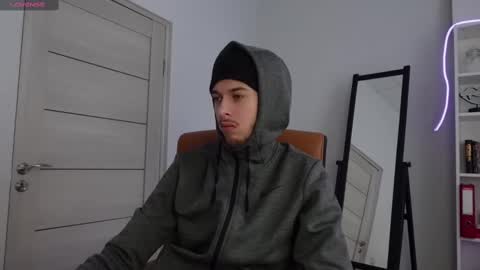 CHARLES SINS online show from February 26, 9:53 am