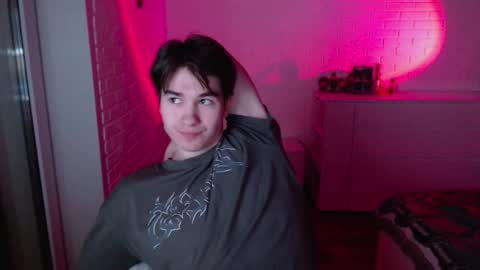 Snapshot of charleshanson69 chatting on December 18, 12:44 pm charleshanson69 online show from December 18, 12:44 pm