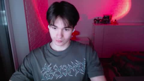 Snapshot of charleshanson69 chatting on December 19, 6:48 pm charleshanson69 online show from December 19, 6:48 pm