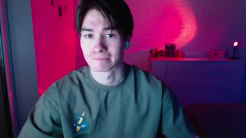 Snapshot of charleshanson69 chatting on February 13, 4:25 pm charleshanson69 online show from February 13, 4:25 pm