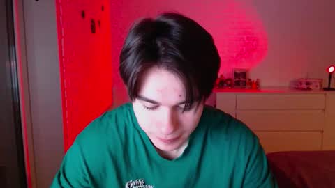 Snapshot of charleshanson69 chatting on February 18, 7:43 pm charleshanson69 online show from February 18, 7:43 pm