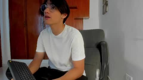 Snapshot of charley_morgan chatting on March 4, 6:29 pm charley_morgan online show from March 4, 6:29 pm