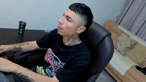 charlie_foxie online show from April 4, 8:06 pm