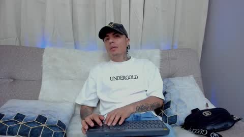 charlie_foxie online show from April 6, 6:53 pm