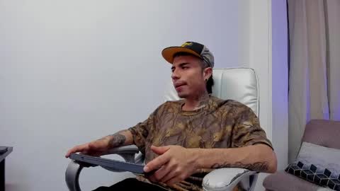 charlie_foxie online show from April 11, 3:00 am