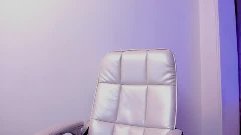 charlie_foxie online show from April 18, 3:43 am