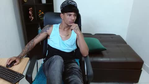 Snapshot of charlie_oconnor chatting on January 4, 10:05 am Charlie oconnor online show from January 4, 10:05 am