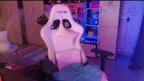 Snapshot of charlie_wtf chatting on December 28, 8:36 pm charlie online show from December 28, 8:36 pm