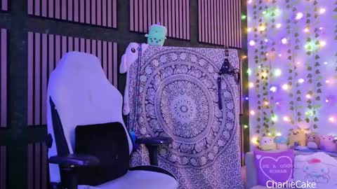 Charlie Cake online show from December 22, 6:21 am