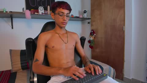 Snapshot of charlieerusso chatting on December 5, 4:53 am Charles Russo online show from December 5, 4:53 am