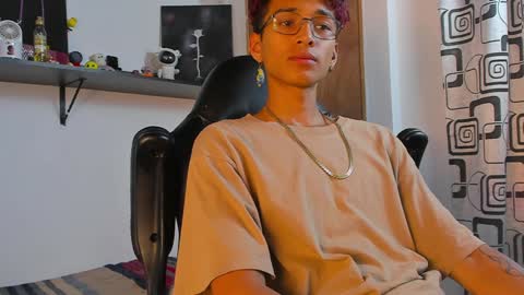 Snapshot of charlieerusso chatting on December 11, 10:49 pm Charles Russo online show from December 11, 10:49 pm