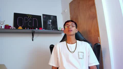 Snapshot of charlieerusso chatting on January 6, 12:05 am Charles Russo online show from January 6, 12:05 am