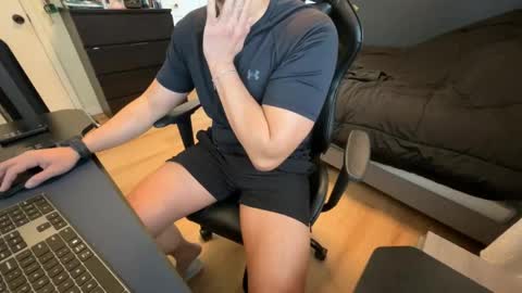 charliekkw online show from April 16, 7:03 pm