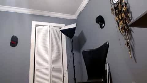 Snapshot of charlieprospect chatting on February 10, 9:30 pm Charlie Prospect online show from February 10, 9:30 pm