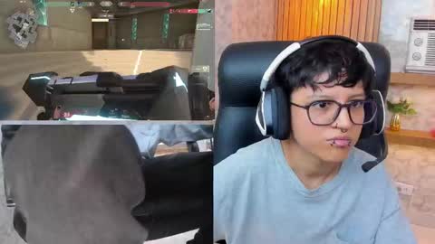 Snapshot of charlietaylor_ chatting on October 14, 1:01 pm Charlie online show from October 14, 1:01 pm