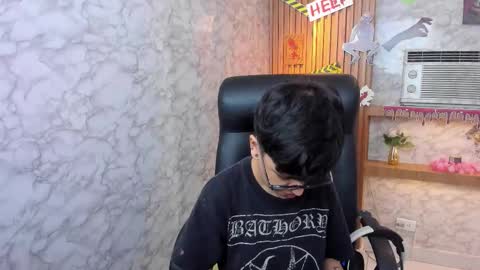 Snapshot of charlietaylor_ chatting on October 15, 12:27 pm Charlie online show from October 15, 12:27 pm