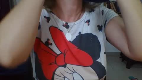 Snapshot of charlot_ponze chatting on June 17, 1:52 am charlott online show from June 17, 1:52 am